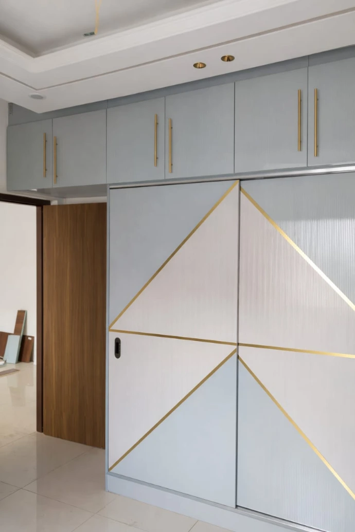 Modern false ceiling design with wooden beam accents for stylish home interiors